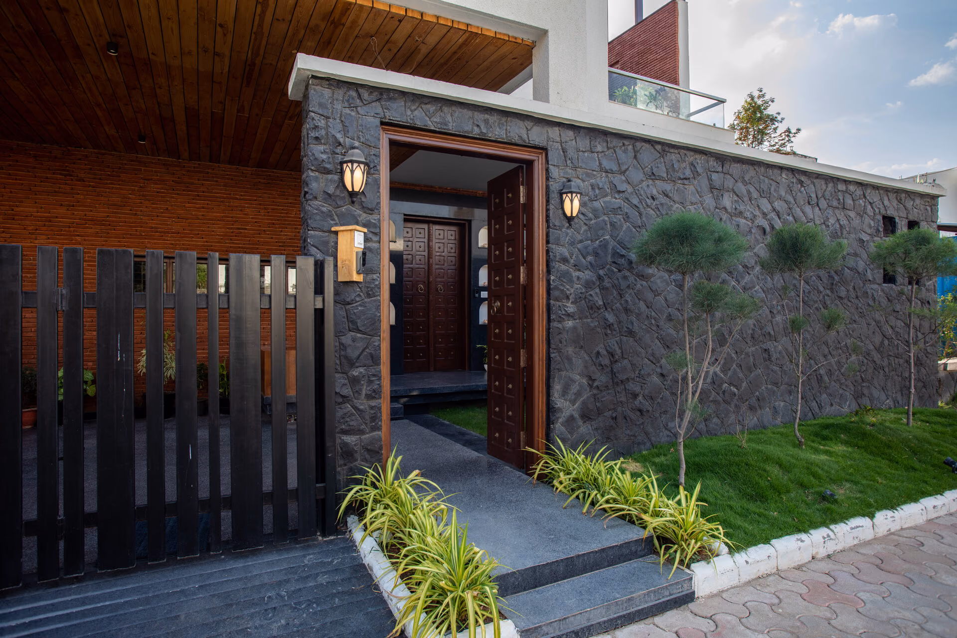 The Courtyard House 8