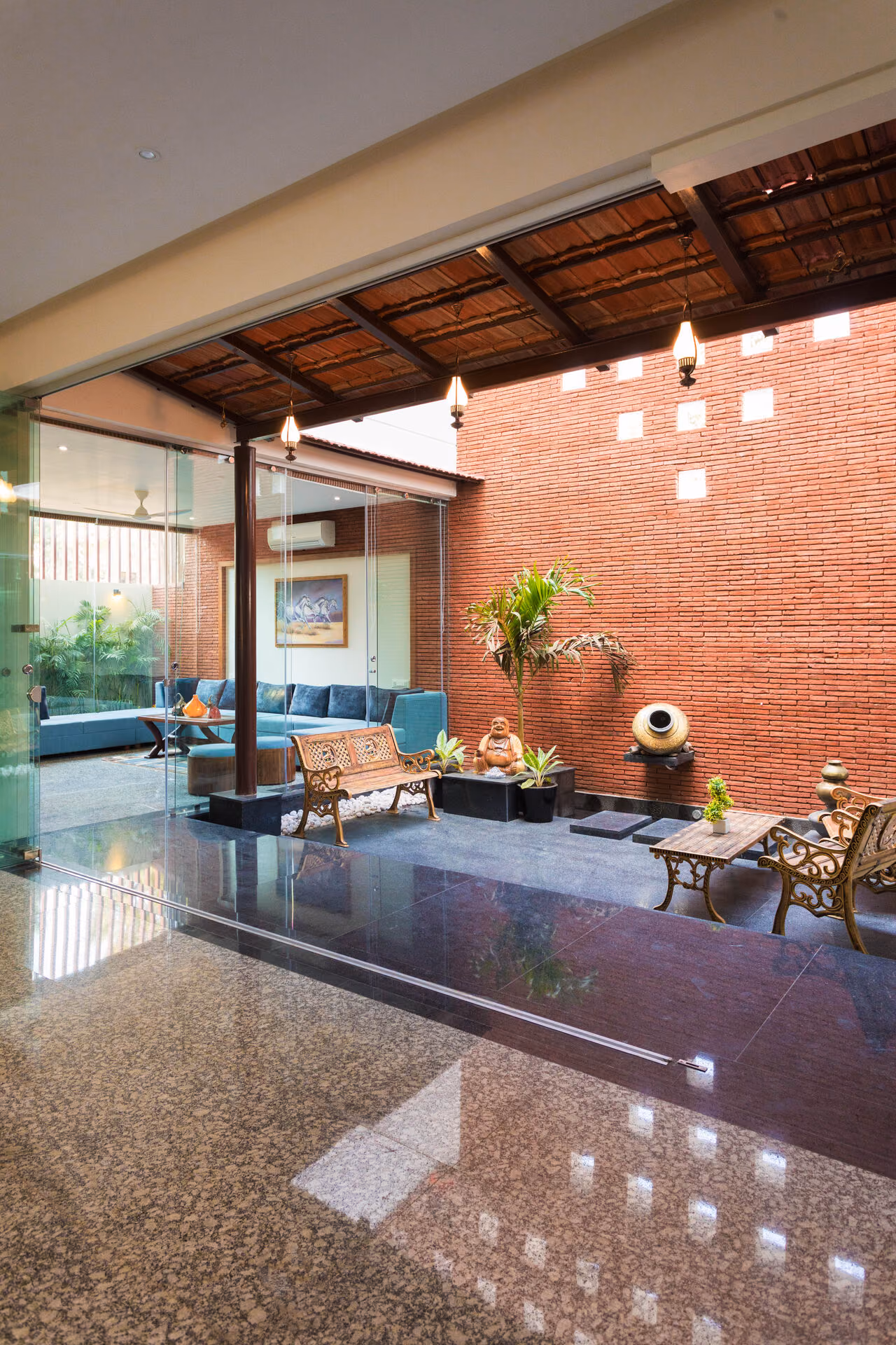 The Courtyard House 14