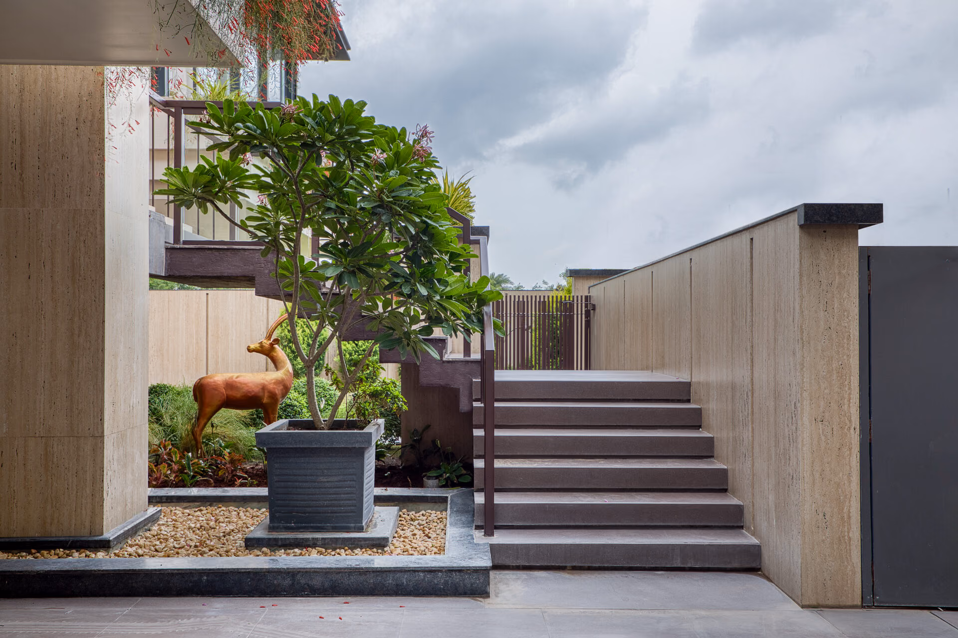 House of Linear Lines 19